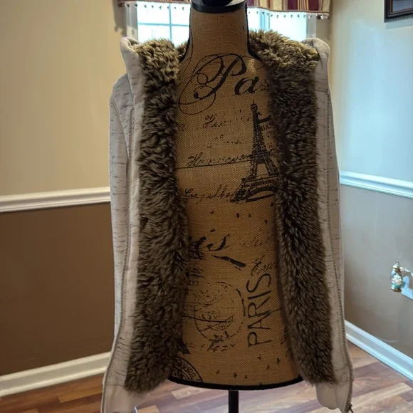 PINK Victoria’s Secret size medium faux fur lined hooded zip up sweatshirt - Picture 4 of 6